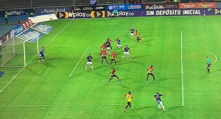 Revelan audios del VAR en polémico gol de Junior al Pereira
