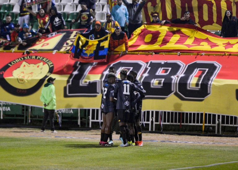 Pereira le ganó a Patriotas en juego que terminó suspendido por invasión