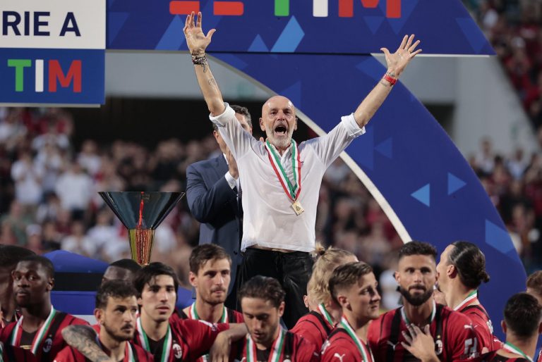 Stefano Pioli no seguirá al mando del AC Milan
