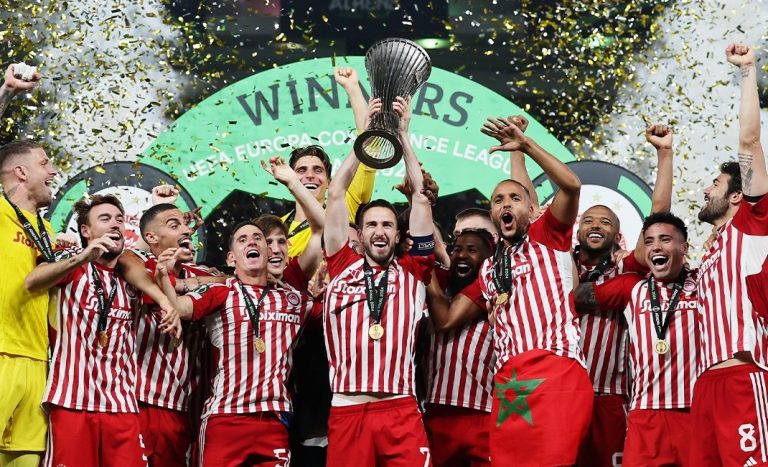 Olympiacos vence a Fiorentina y es el campeón de la Conference League