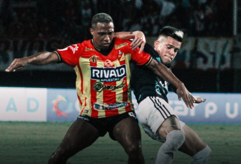 Pereira mantuvo el liderato tras empate con Junior