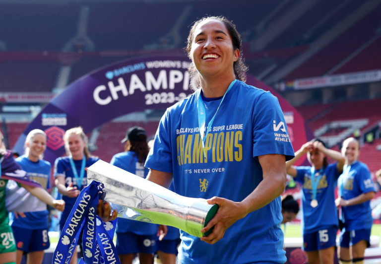 Mayra Ramírez, figura en el título del Chelsea