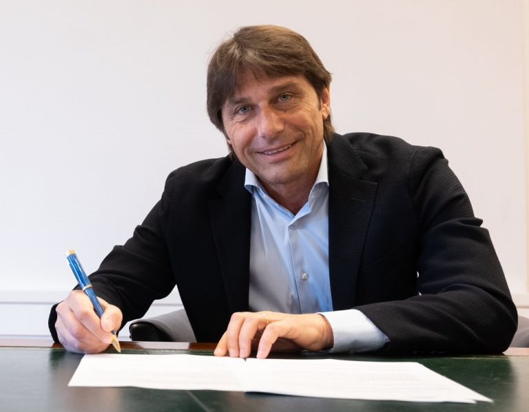 Antonio Conte fue anunciado en su nuevo equipo