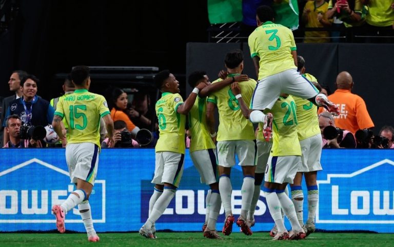 Brasil se redime y golea a Paraguay