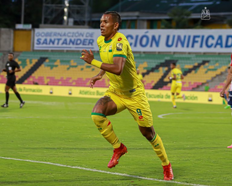 Bucaramanga va en defensa del título y ganó en su debut ante el Junior