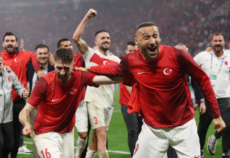 Turquía completó los cuartos de final de la Euro