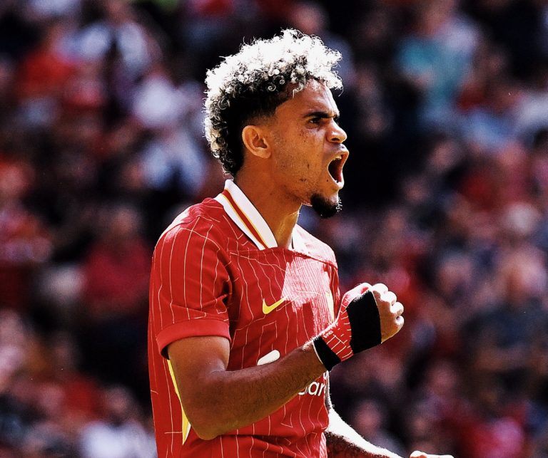 Luis Díaz marca doblete en su regreso al Liverpool