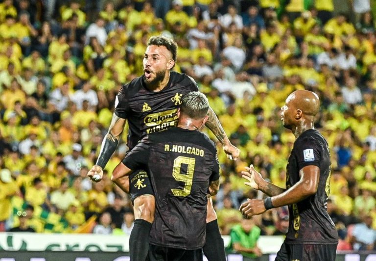 Remontada agónica del América en casa del campeón