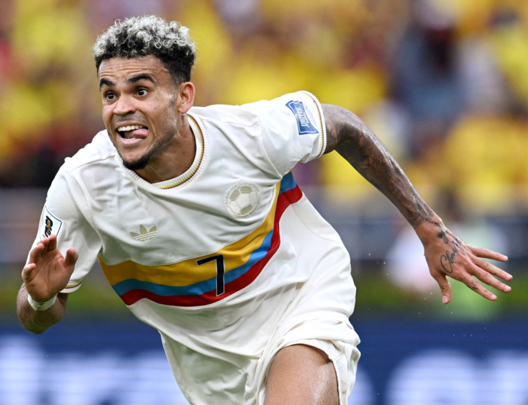 Colombia golea a Chile y se acerca al Mundial