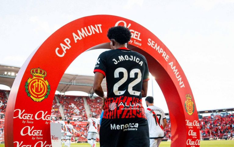 Johan Mojica se quedó con el duelo de colombianos ante James Rodríguez