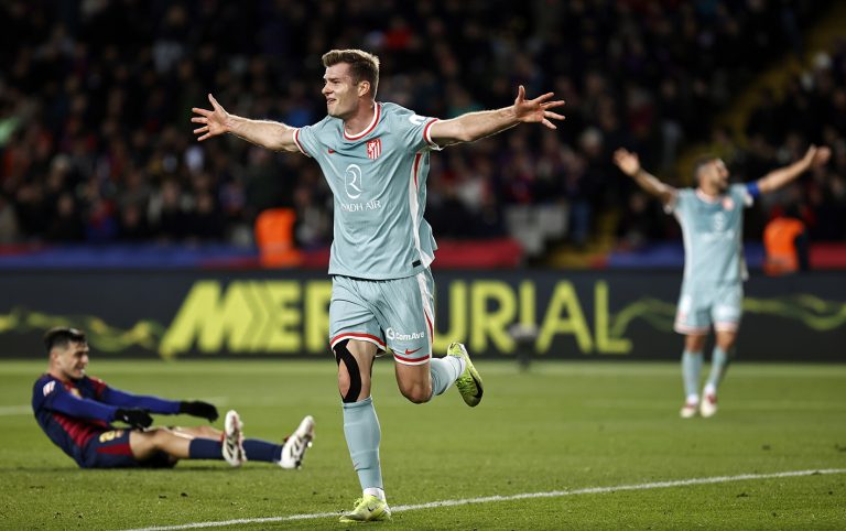 Atlético de Madrid le quitó el liderato al Barcelona