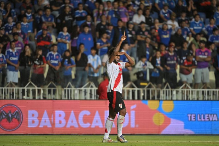 Quiere seguir y pelea por el lugar: Borja marcó gol y asistió con River Plate