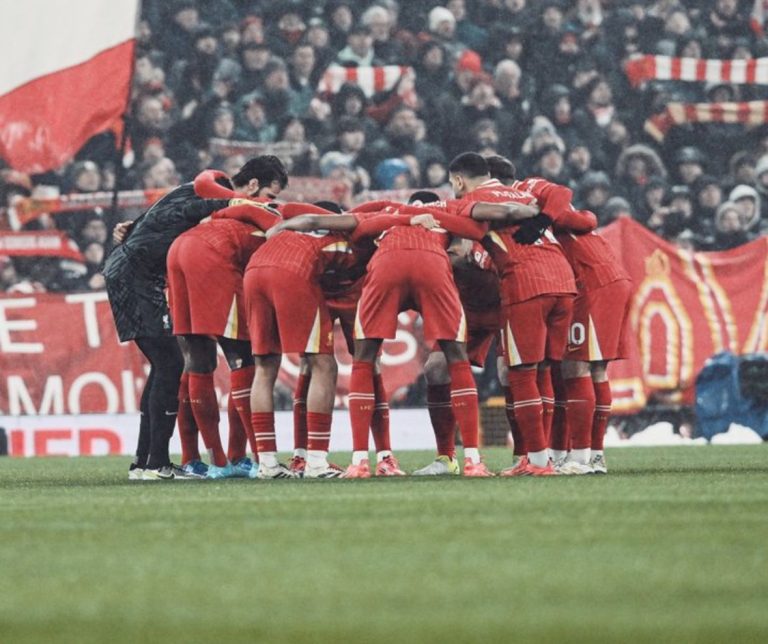 Liverpool no ganó, pero es líder en Inglaterra