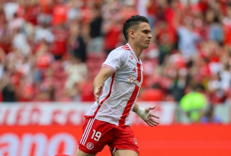 Rafael Santos Borré le dio el triunfo al Inter con un doblete