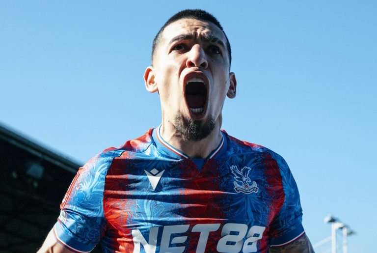 Daniel Muñoz, mejor gol de febrero y mejor jugador del Crystal Palace