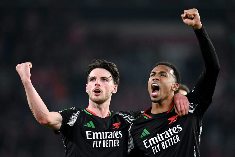 Arsenal goleó y Real Madrid dio el primer golpe en octavos de Champions