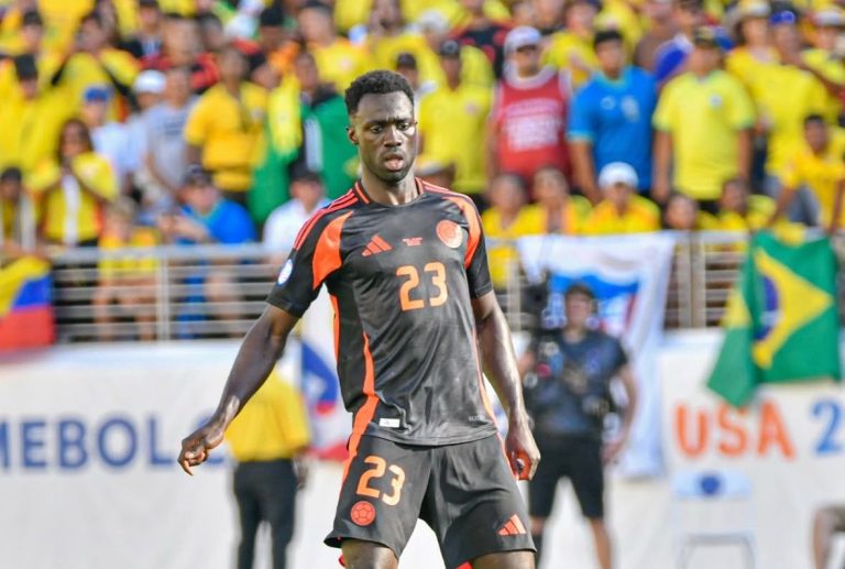 Dávinson Sánchez se entrena con Colombia, pero sigue en duda ante Paraguay