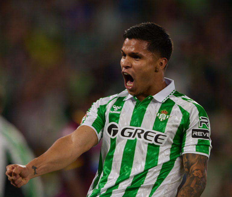 ‘Cucho’ Hernández, gol y asistencia en goleada del Betis