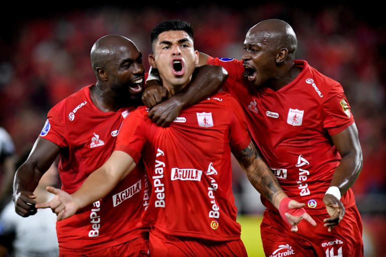América dejó ir el triunfo frente a Corinthians sobre el final
