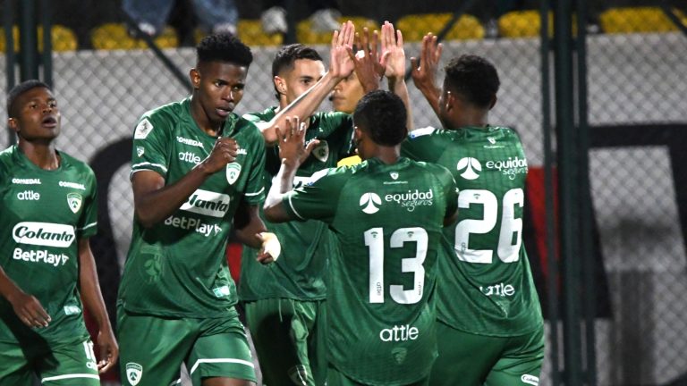 Equidad consigue su primera victoria frente a Santa Fe que no levanta