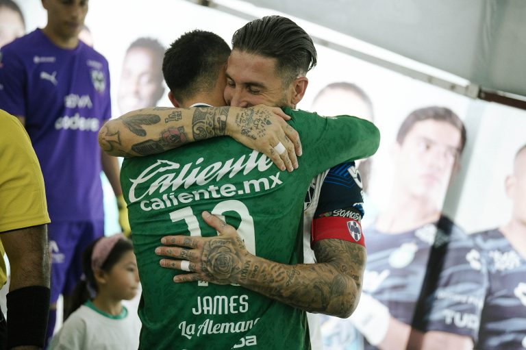 James Rodríguez, expulsado en derrota de León