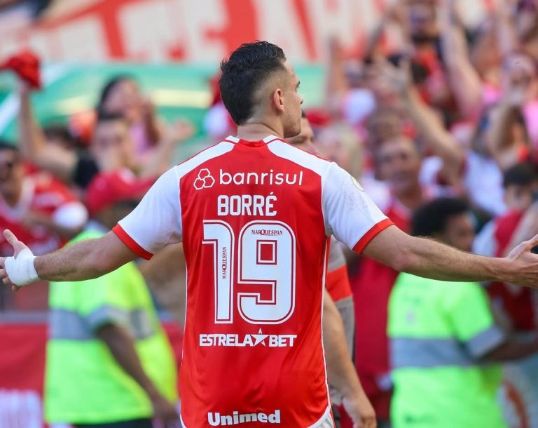 Santos Borré podría compartir equipo con leyenda del fútbol mundial