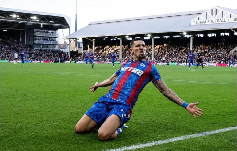 Daniel Muñoz renovó su contrato con el Crystal Palace