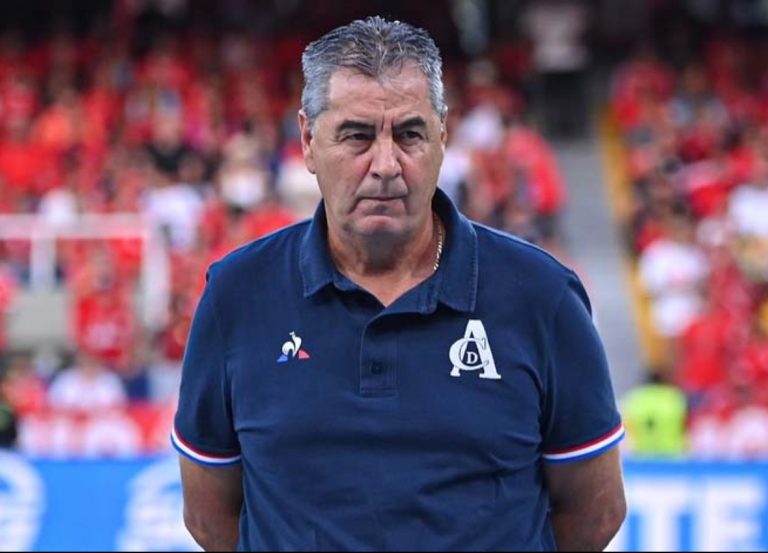 Polilla Da Silva no va más como técnico de América