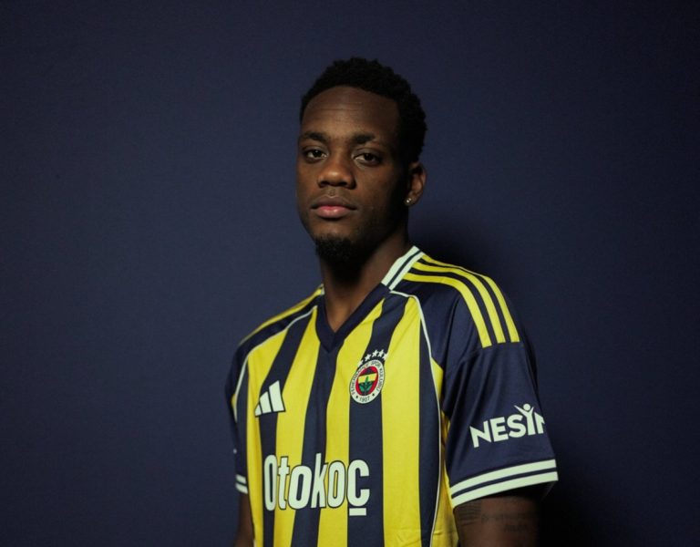 Mourinho estalló contra Jhon Durán: primer problema para el colombiano