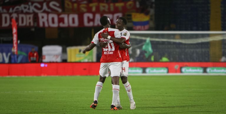 Santa Fe le remontó a América y consiguió su primera victoria como local