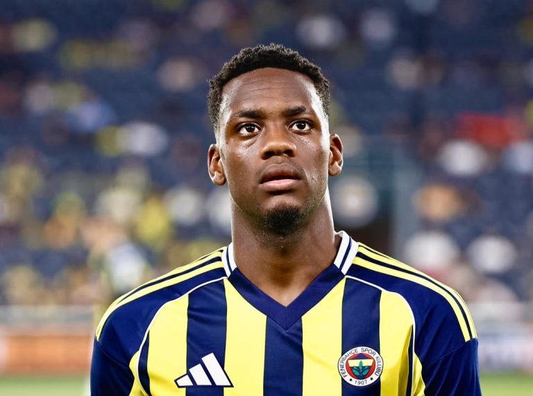 Durán responde a quienes lo elogiaron tras gol con Fenerbahce