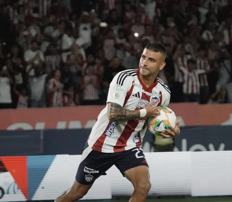Junior salva el invicto de manera agónica