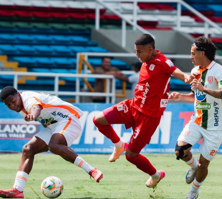 América dejó escapar un triunfo clave en casa