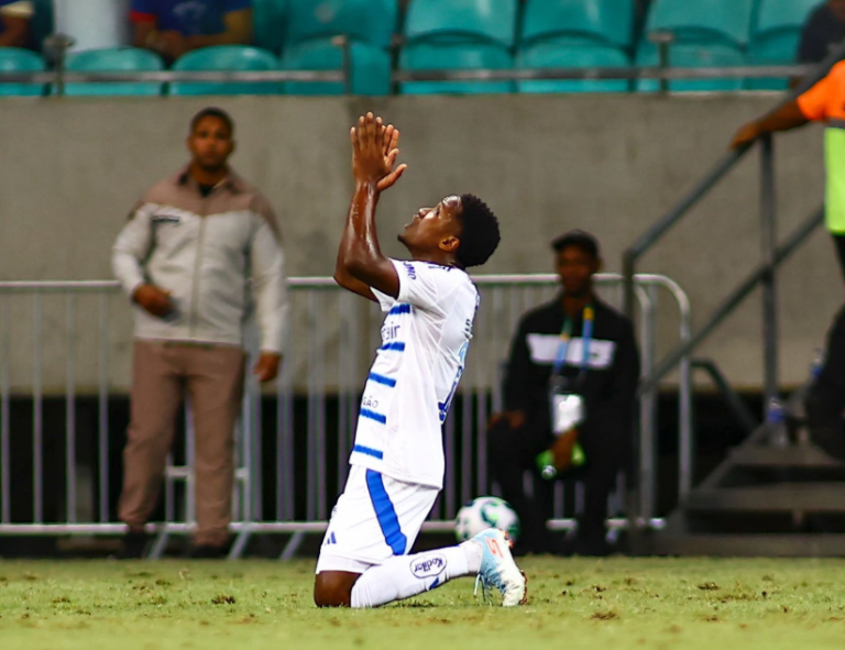 Sinisterra marcó su primer gol con Cruzeiro