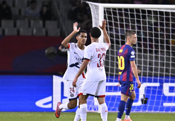 PSG vence a Barcelona, City empata y Arsenal gana