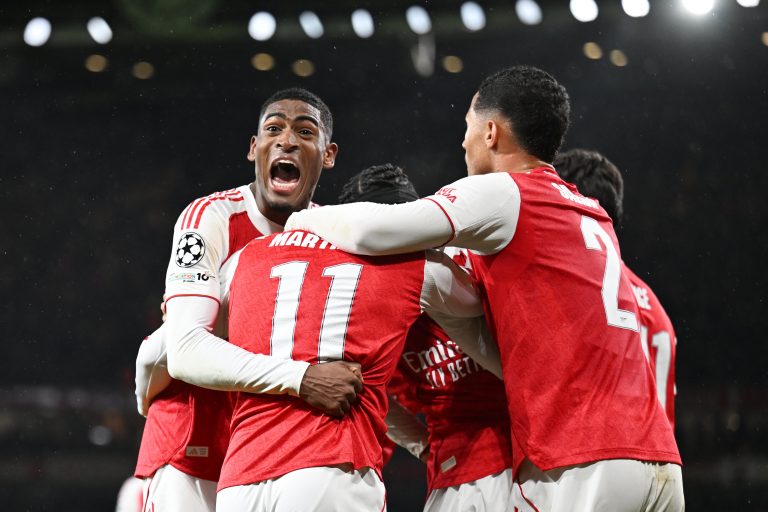 Arsenal le quita el invicto al Bayern: PSG gana y Liverpool vuelve a perder