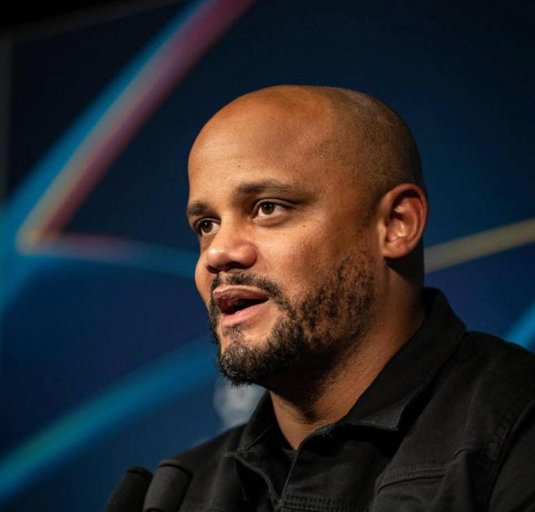 Kompany respaldó a Luis Díaz tras lesionar a Hakimi