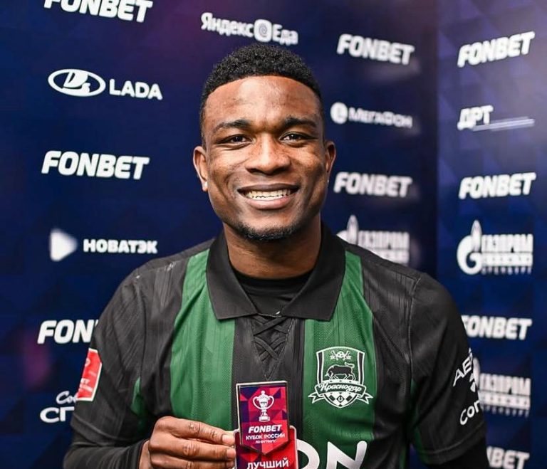 Jhon Córdoba, doblete y figura en victoria de cuartos de final por Copa