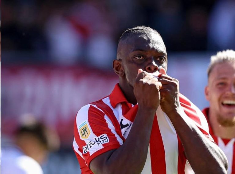 Edwuin Cetré, campeón en Argentina tras imponerse en duelo de colombianos