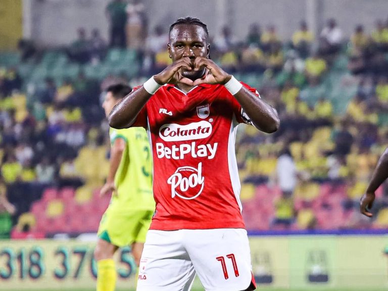 Santa Fe sorprende y vence con un jugador menos a Bucaramanga en el Américo Montanini