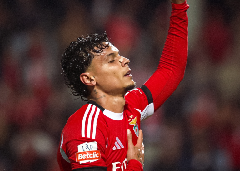 Gol de Richard Ríos en el empate de Benfica y Casa Pia por la Liga Portuguesa