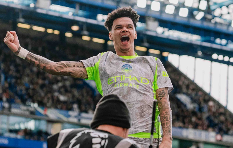 Manchester City golea al Chelsea en Londres y depende de sí mismo para ganar la Premier