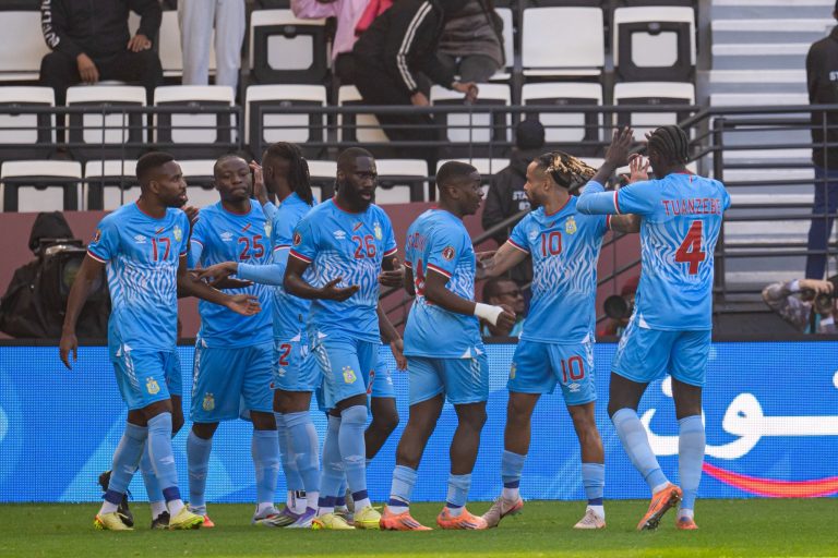Congo, rival de Colombia en el Mundial, sorprende al empatar con Dinamarca y Países Bajos cae con Argelia