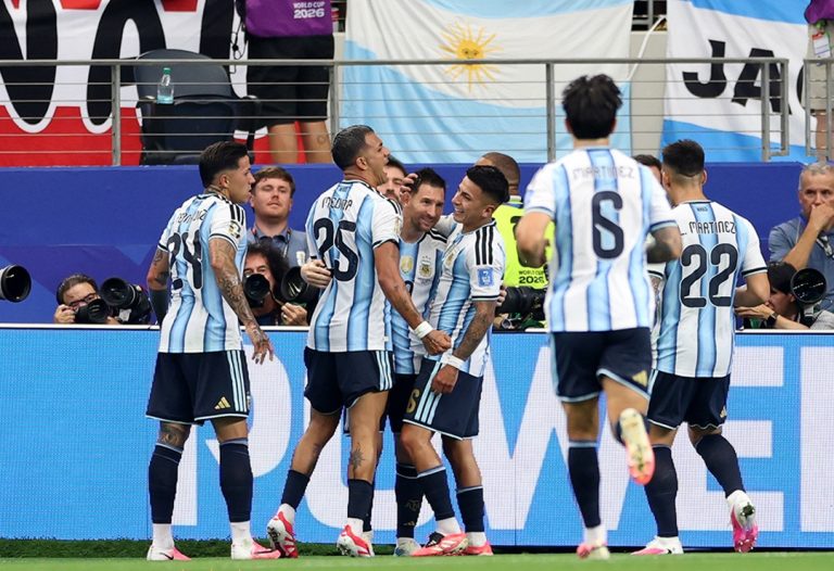 Messi, doblete para ser el máximo goleador de los mundiales