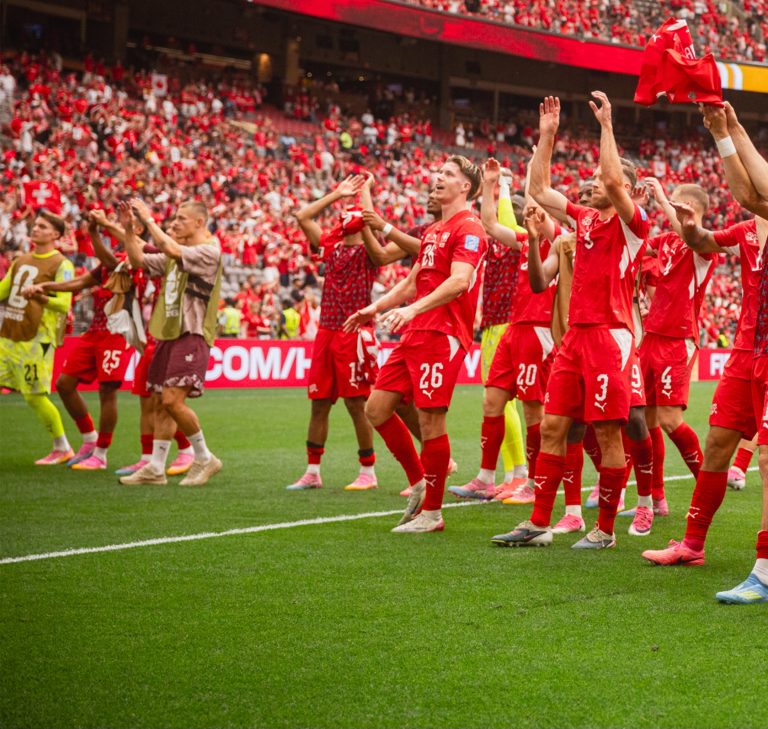 Suiza venció a Argelia y espera rival entre Colombia y Ghana