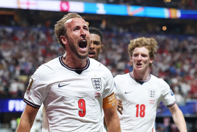 Inglaterra sufre, pero Harry Kane se ilumina para dejar en el camino a Congo