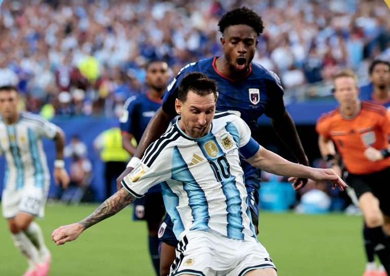 Argentina sufrió con Cabo Verde y avanzó en el alargue a octavos