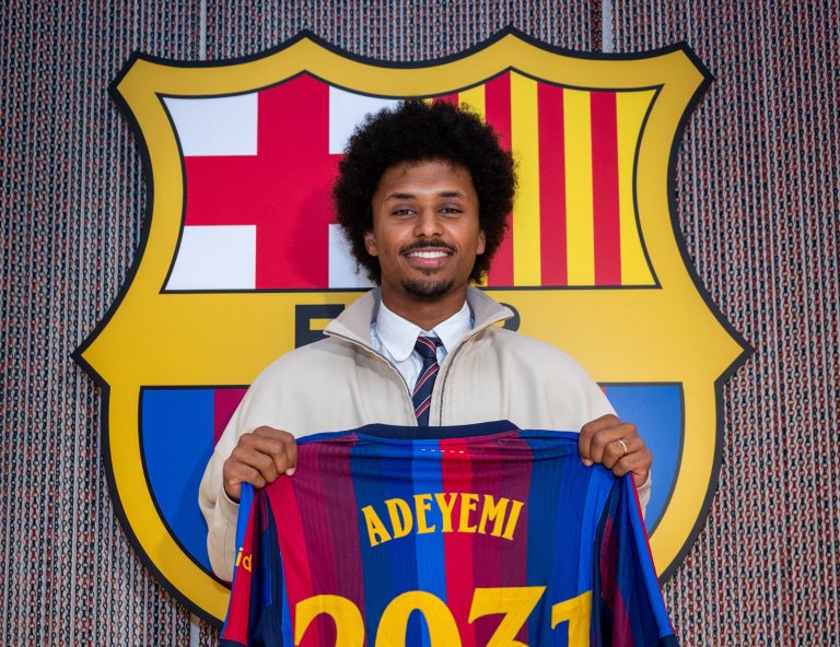 Barcelona anunció a Adeyemi como su nuevo fichaje