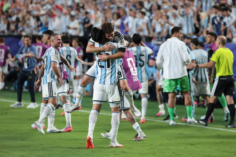 Argentina vence a Suiza en tiempo extra y se verá con Inglaterra en semifinales