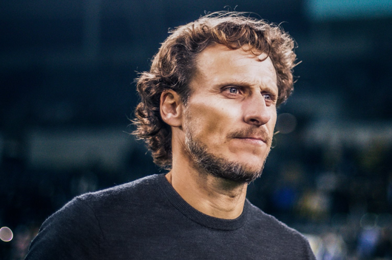 Diego Forlán, anunciado como DT interino de Uruguay